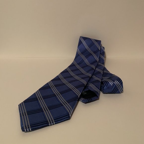 IZOD Blue Striped Men's Necktie - Picture 8 of 8